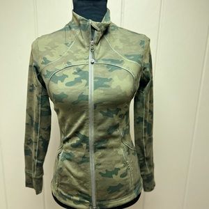 Like new condition Lululemon Swifty lightweight jacket, camouflage, color, s 6